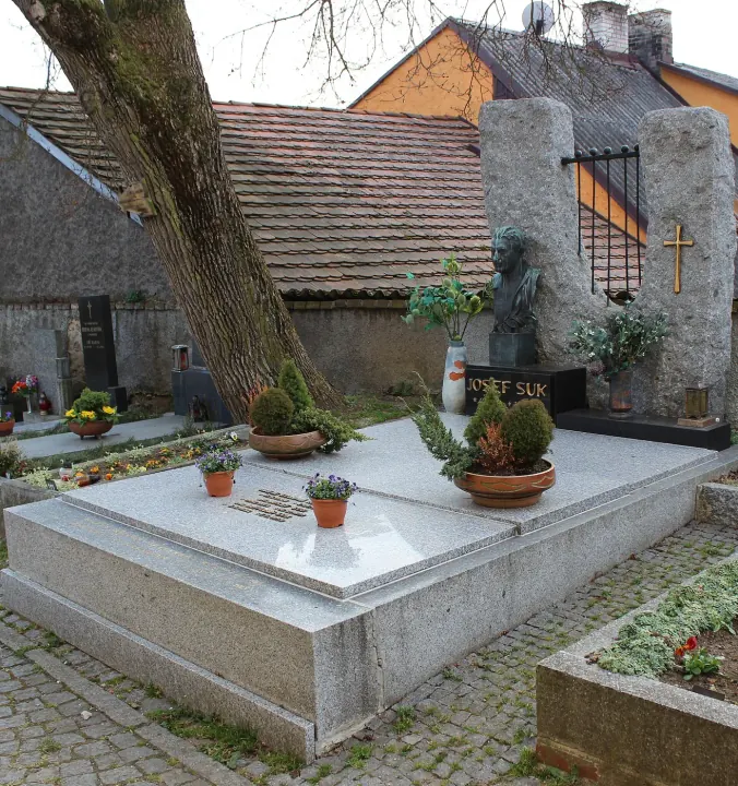 Hrob Josefa Suka v Křečovicích