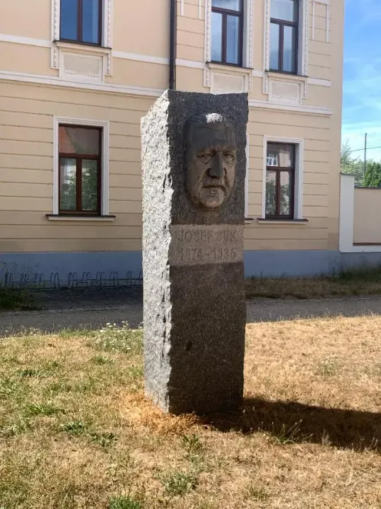 Památník Josefa Suka v Benešově